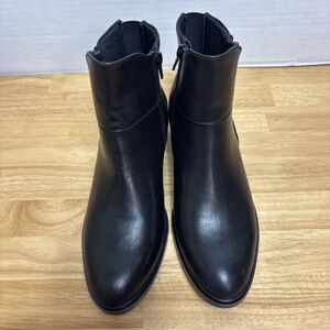 Baretrap Woman’s Chelsea Boots Size 7.5 Black Side Zip Round Toe Alona Ankle NEW